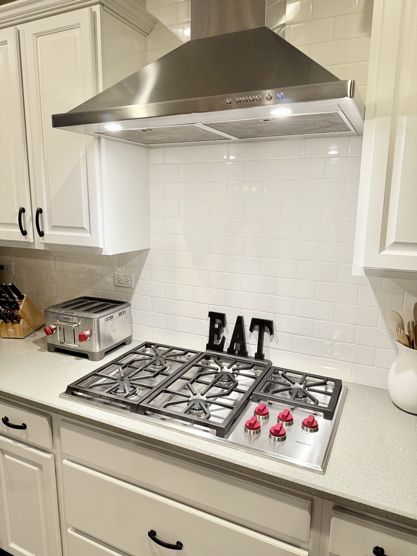 616 Parkside Court, Libertyville, IL 60048