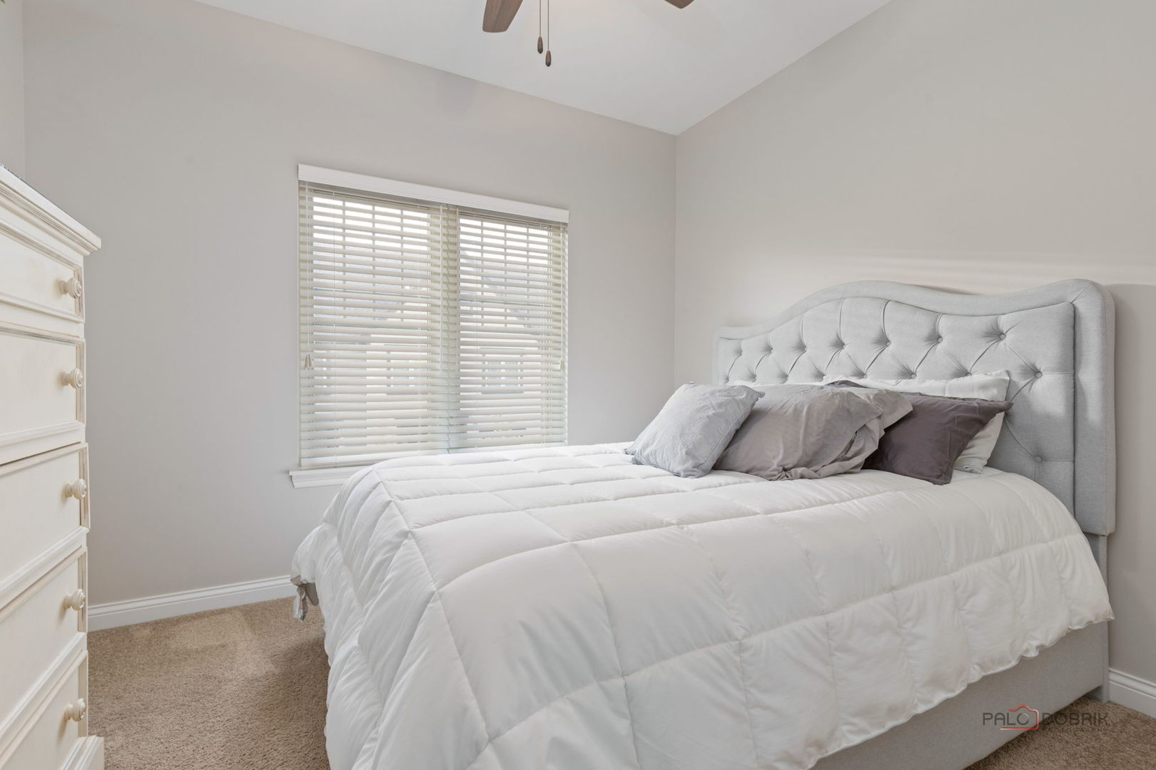 616 Parkside Court, Libertyville, IL 60048