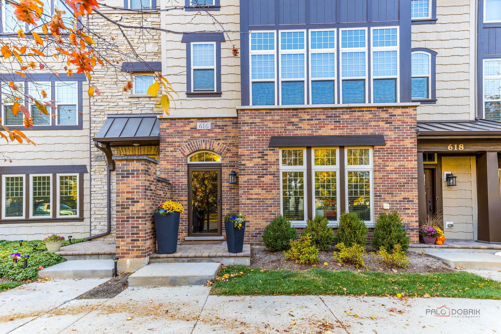 616 Parkside Court, Libertyville, IL 60048