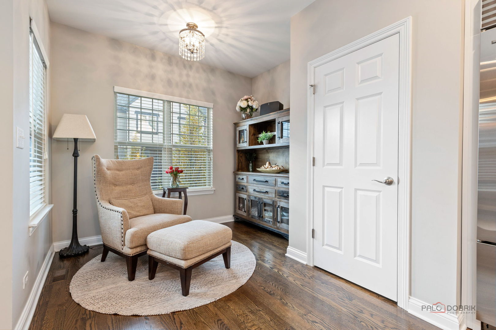 616 Parkside Court, Libertyville, IL 60048