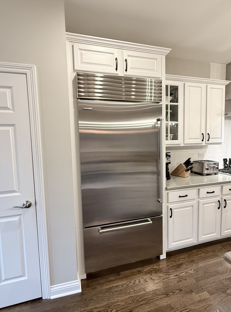 616 Parkside Court, Libertyville, IL 60048