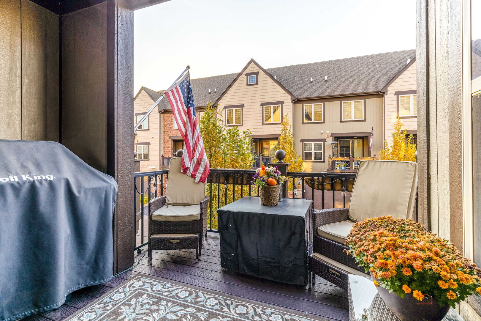 616 Parkside Court, Libertyville, IL 60048