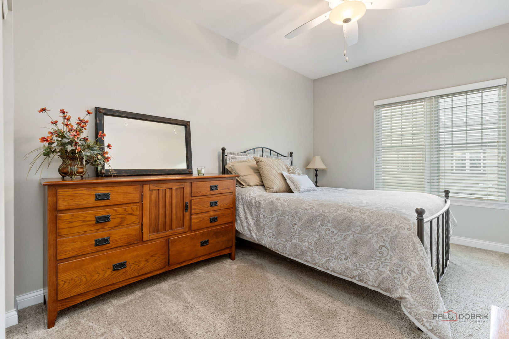 616 Parkside Court, Libertyville, IL 60048