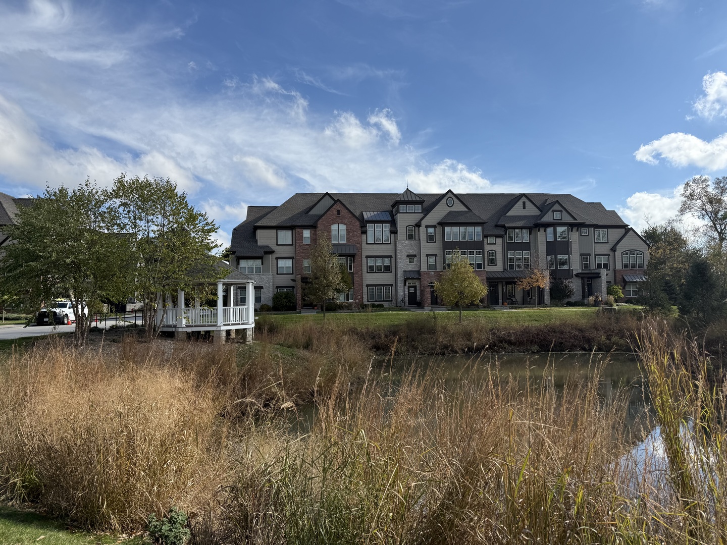 616 Parkside Court, Libertyville, IL 60048