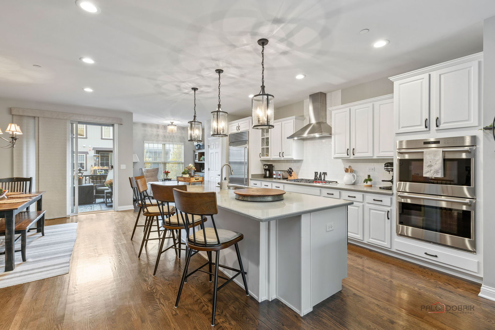 616 Parkside Court, Libertyville, IL 60048