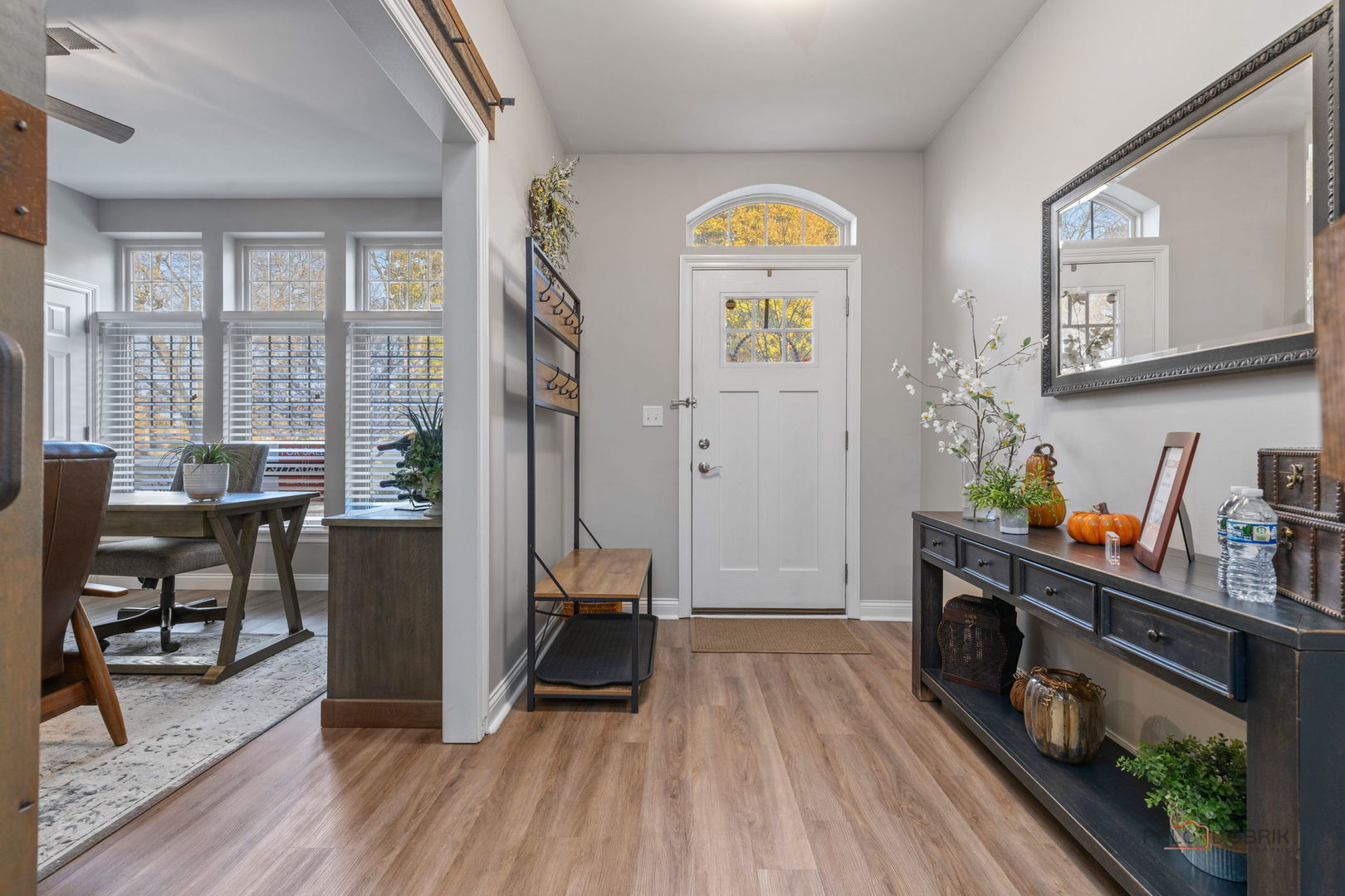 616 Parkside Court, Libertyville, IL 60048