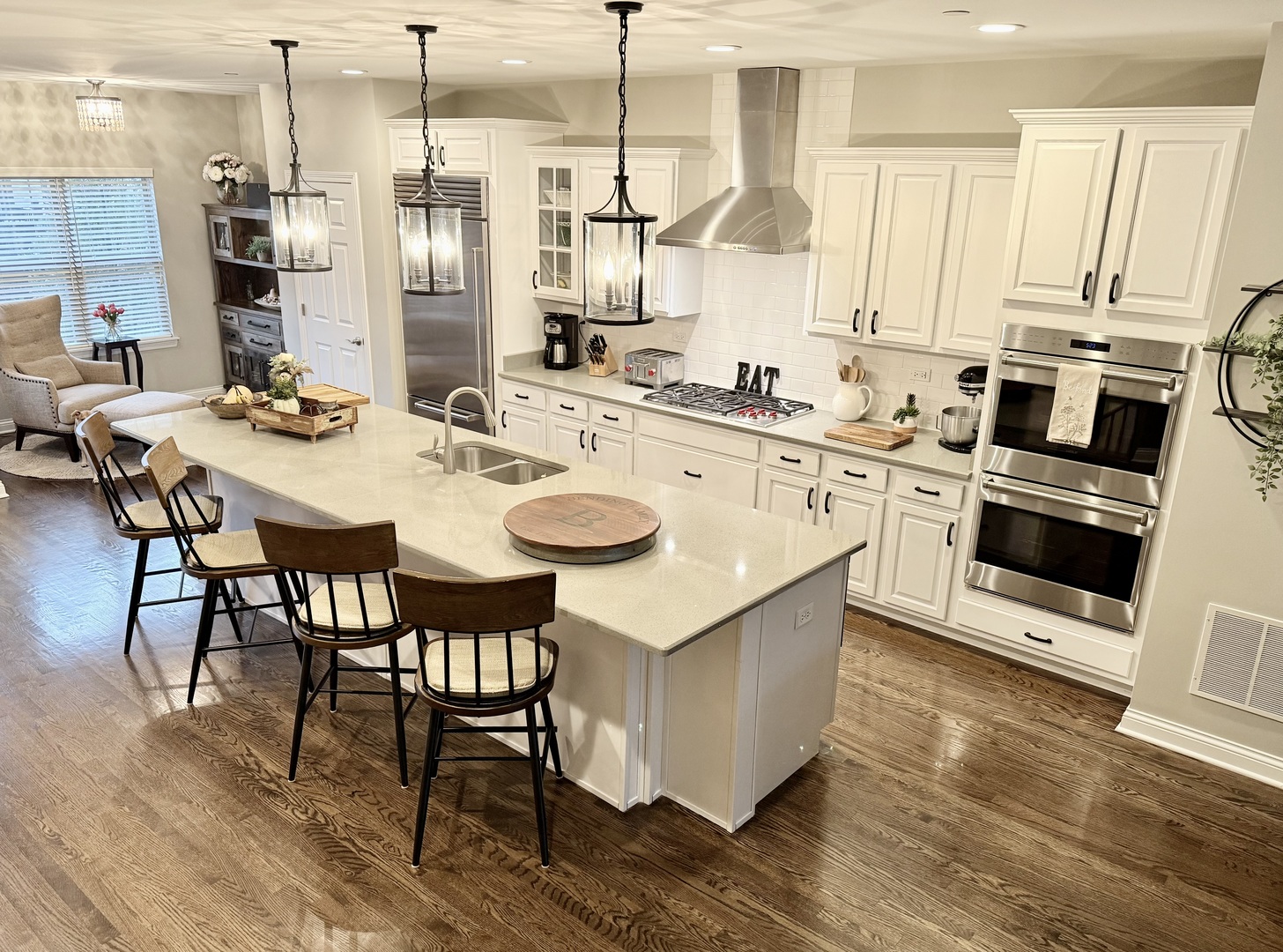 616 Parkside Court, Libertyville, IL 60048