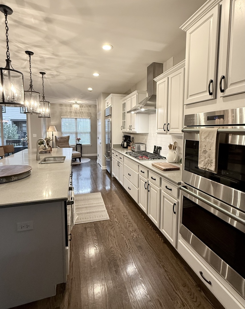 616 Parkside Court, Libertyville, IL 60048