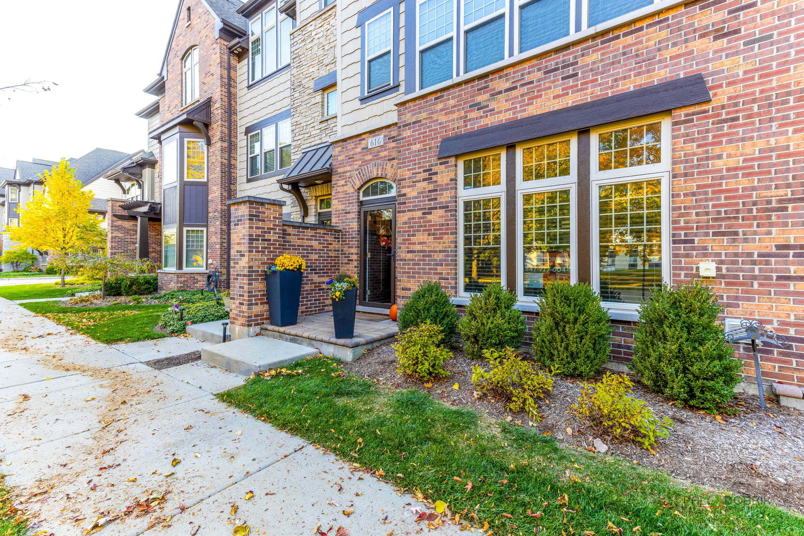 616 Parkside Court, Libertyville, IL 60048