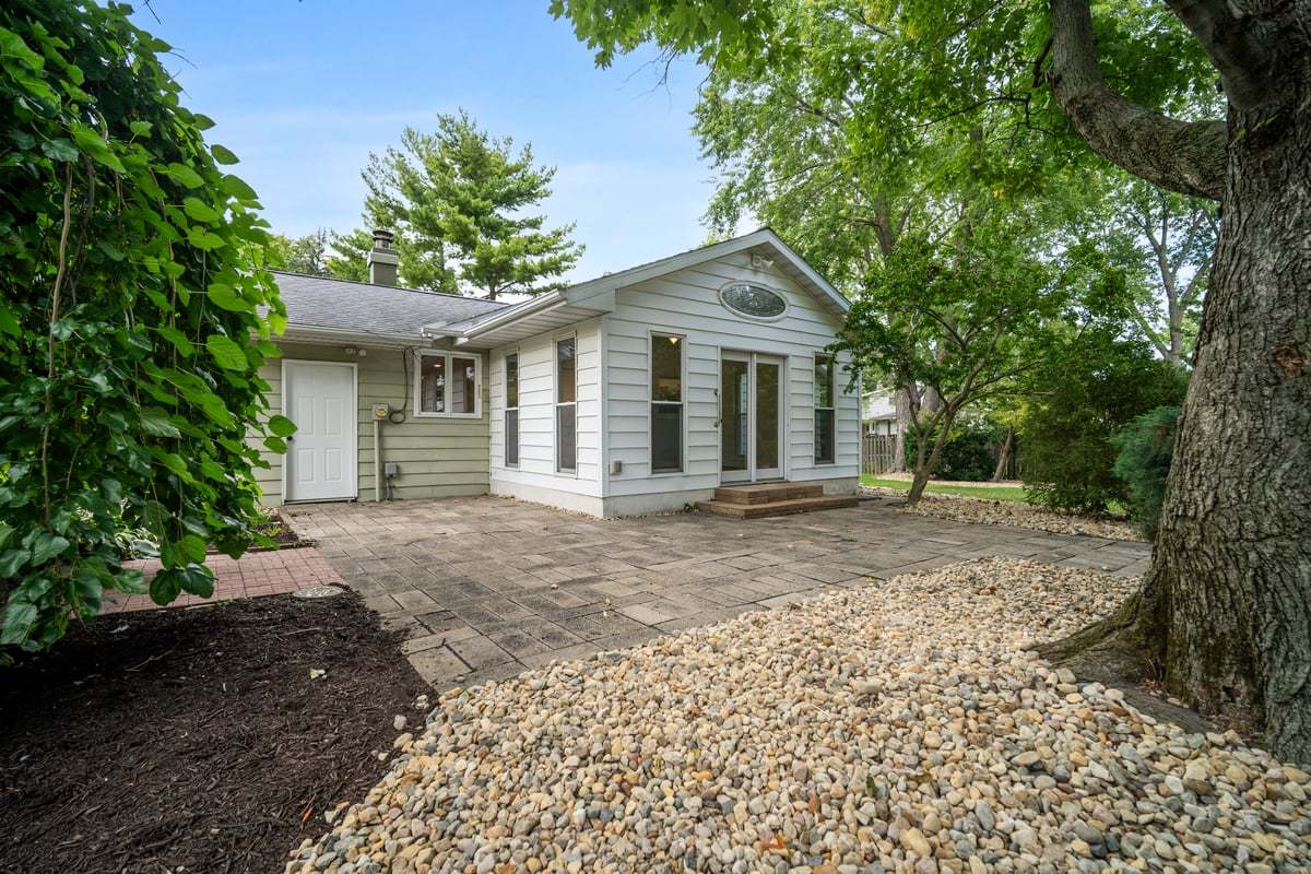 319 Hillside Lane, Bloomington, IL 61701