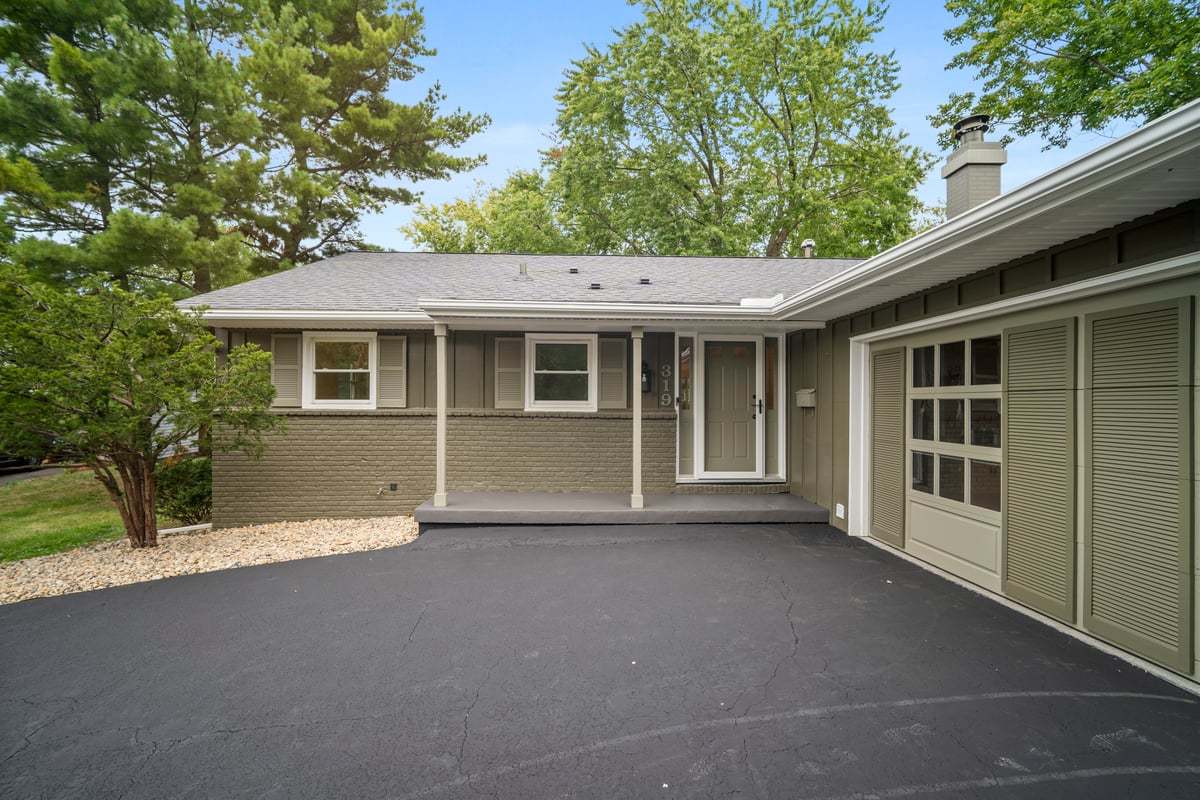 319 Hillside Lane, Bloomington, IL 61701