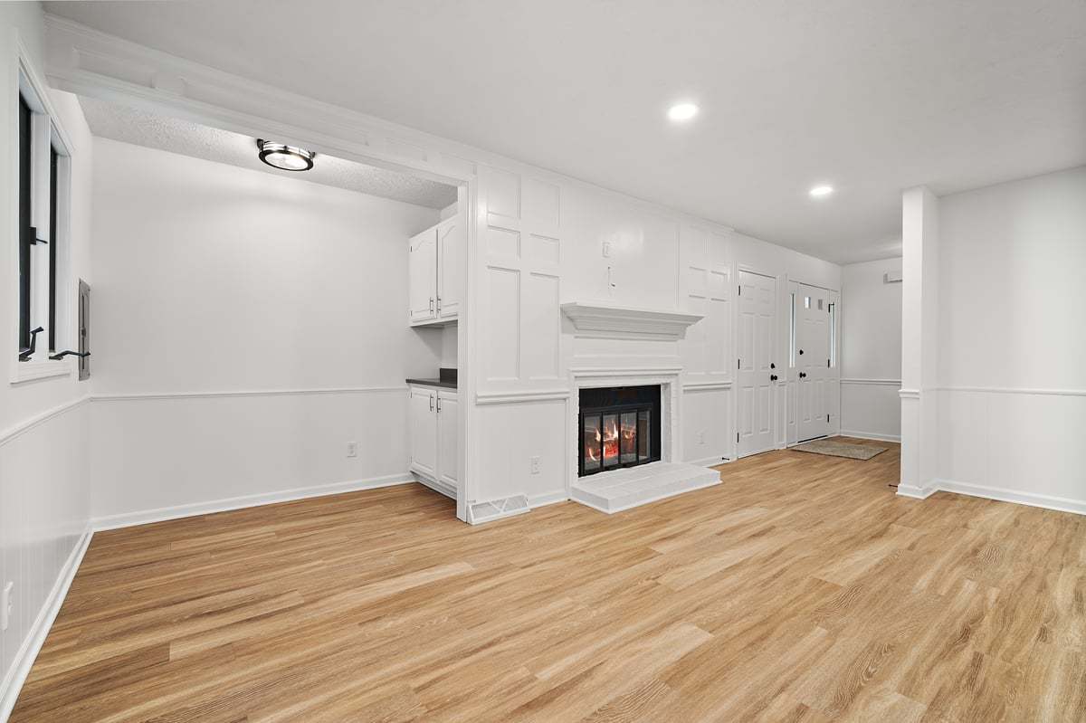 319 Hillside Lane, Bloomington, IL 61701