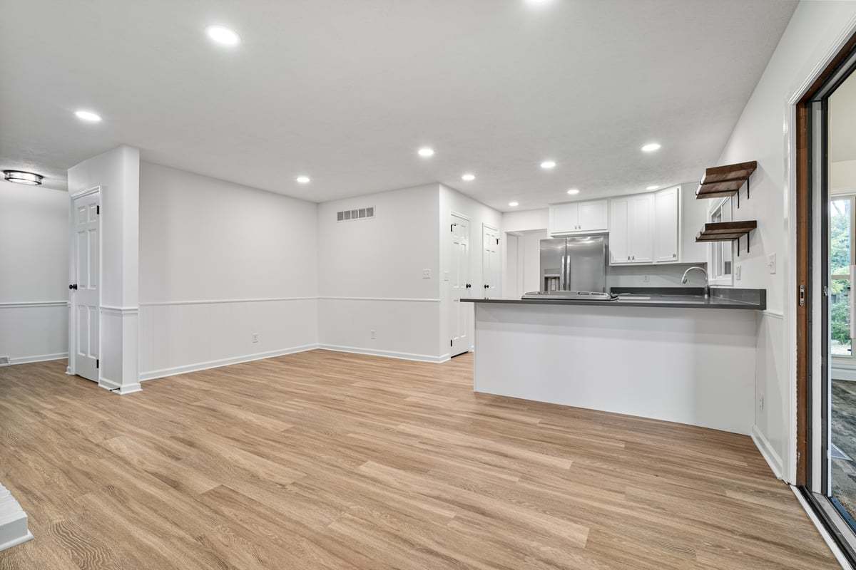 319 Hillside Lane, Bloomington, IL 61701