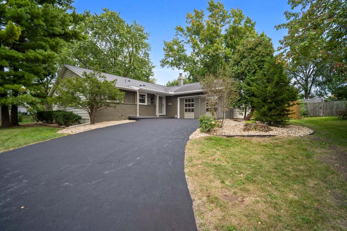 319 Hillside Lane, Bloomington, IL 61701