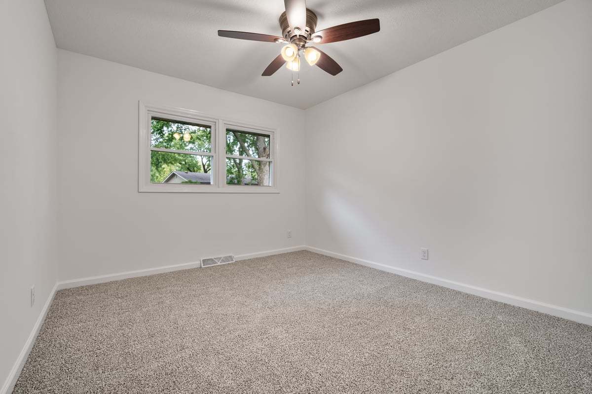 319 Hillside Lane, Bloomington, IL 61701