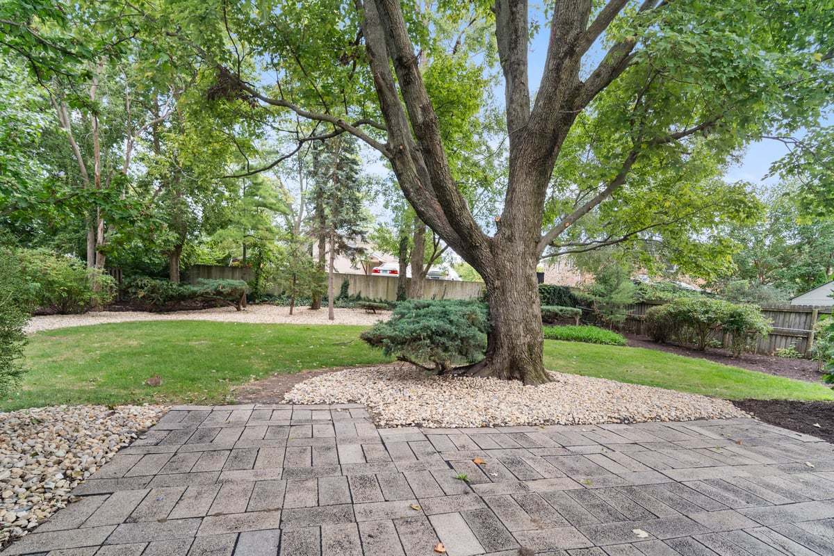 319 Hillside Lane, Bloomington, IL 61701