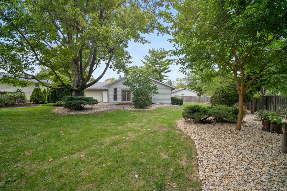 319 Hillside Lane, Bloomington, IL 61701