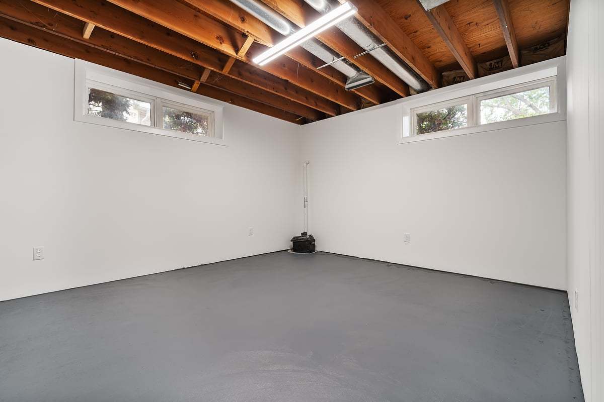 319 Hillside Lane, Bloomington, IL 61701