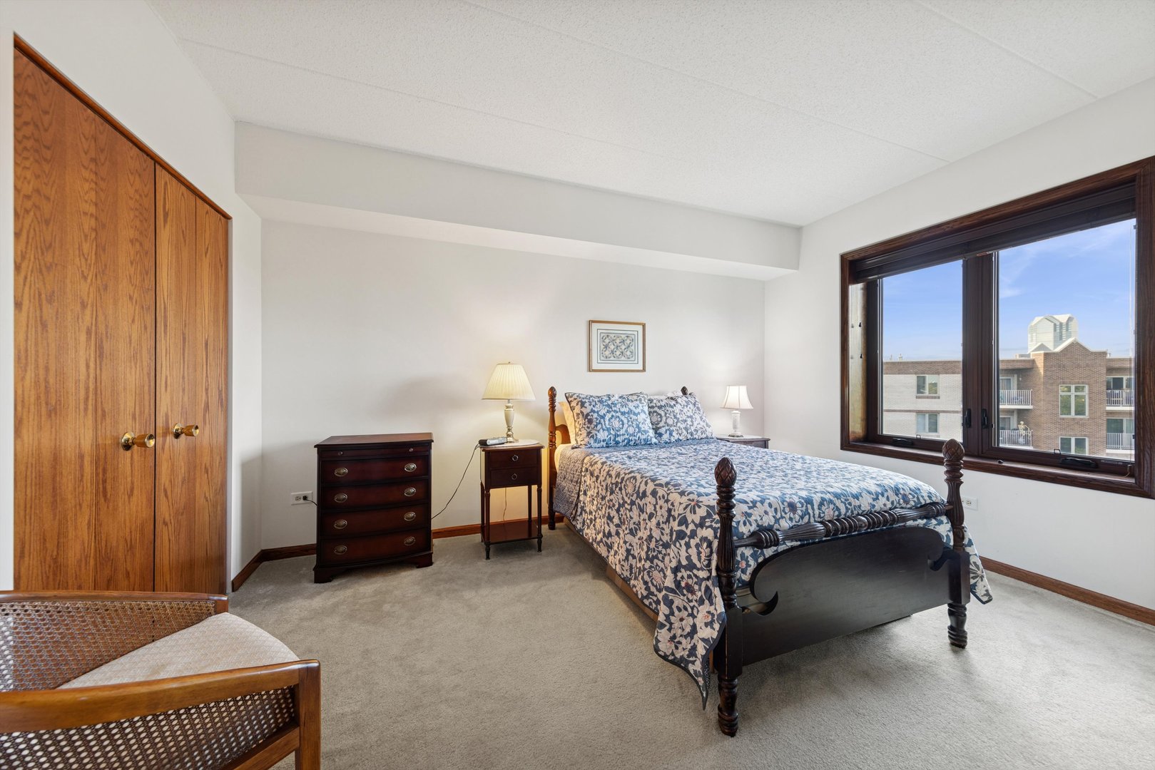 175 W BRUSH HILL Drive #404, Elmhurst, IL 60126