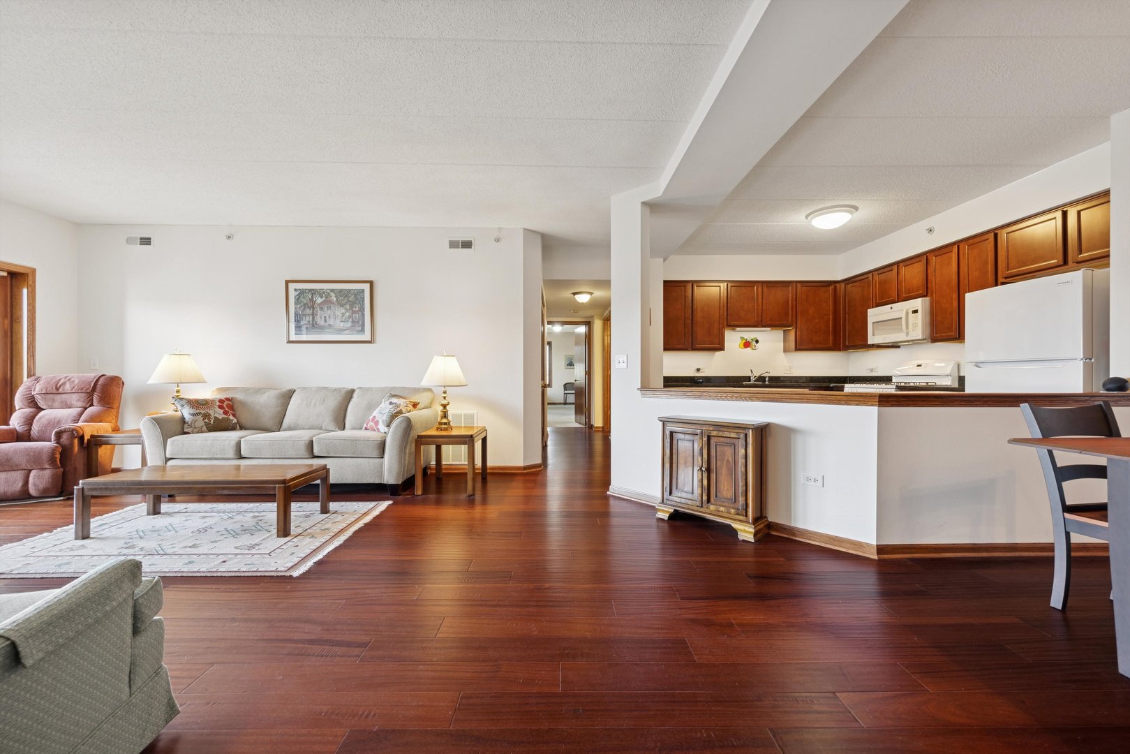 175 W BRUSH HILL Drive #404, Elmhurst, IL 60126