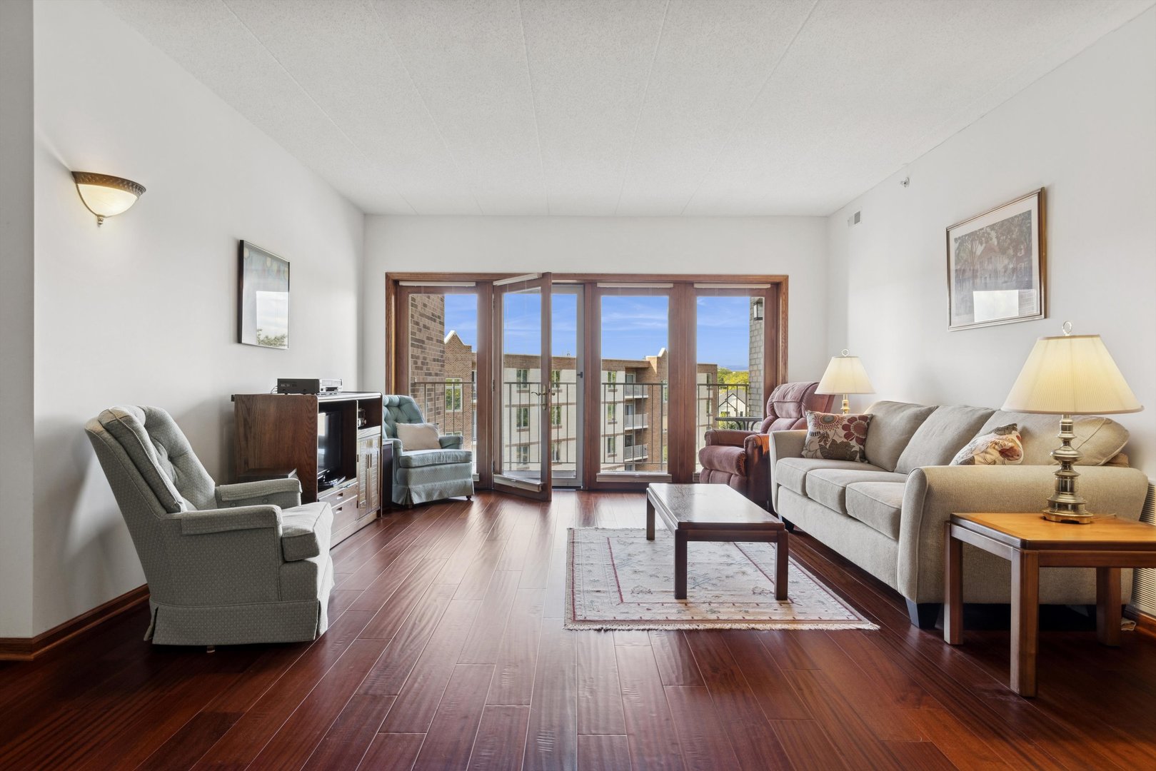 175 W BRUSH HILL Drive #404, Elmhurst, IL 60126