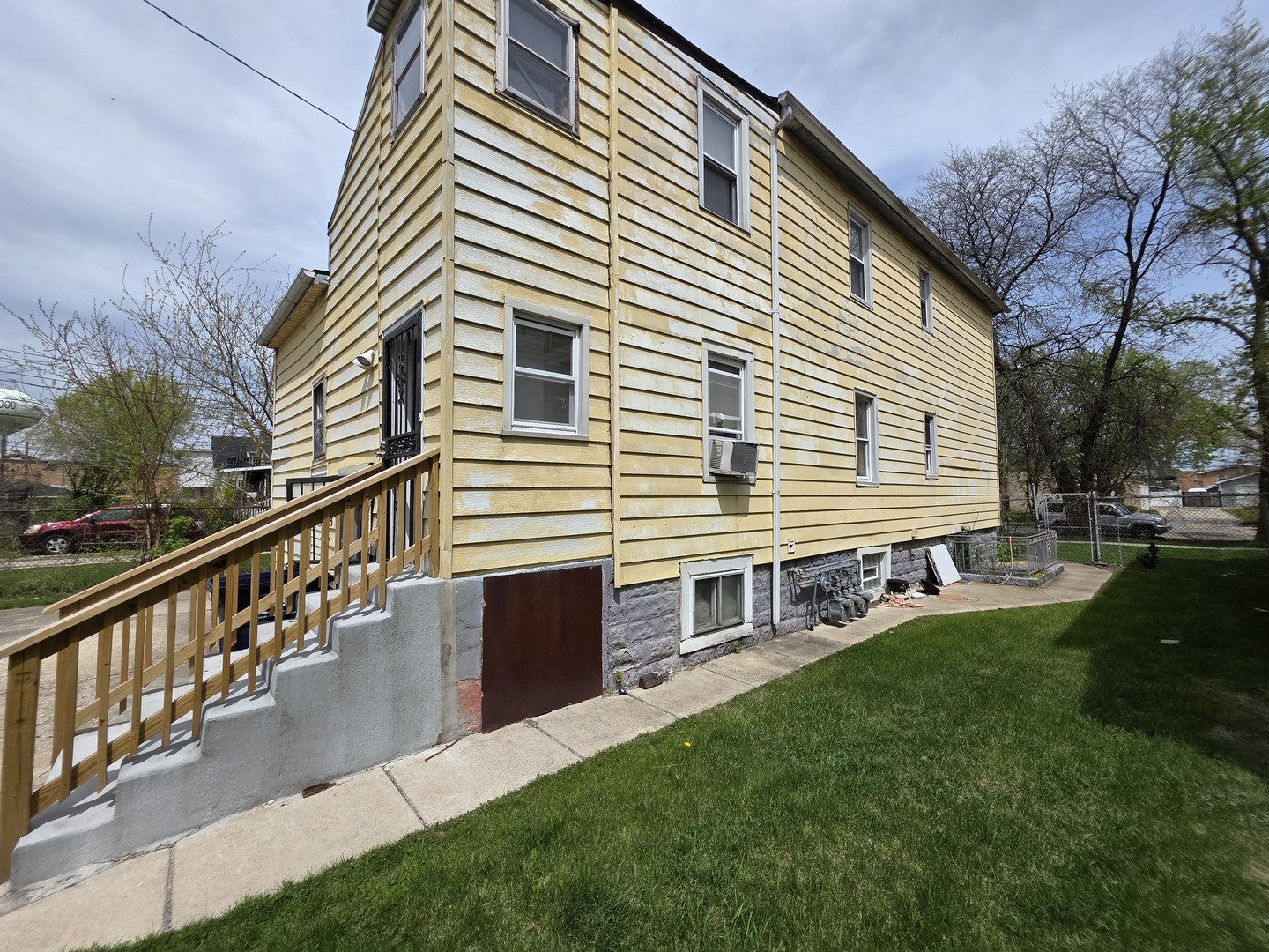 136 S 10th Avenue, Maywood, IL 60153