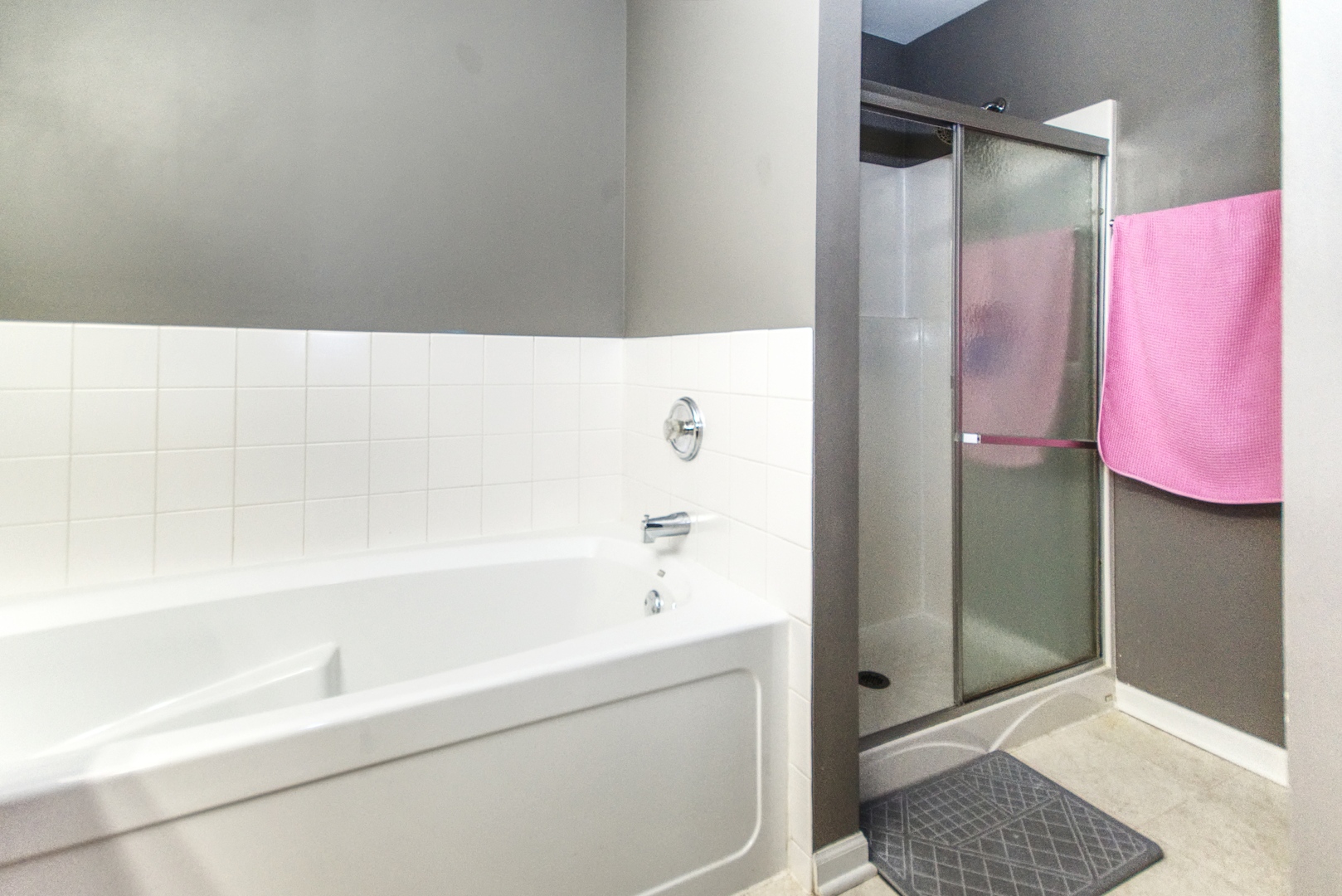 220 St James Parkway #A, Sugar Grove, IL 60554