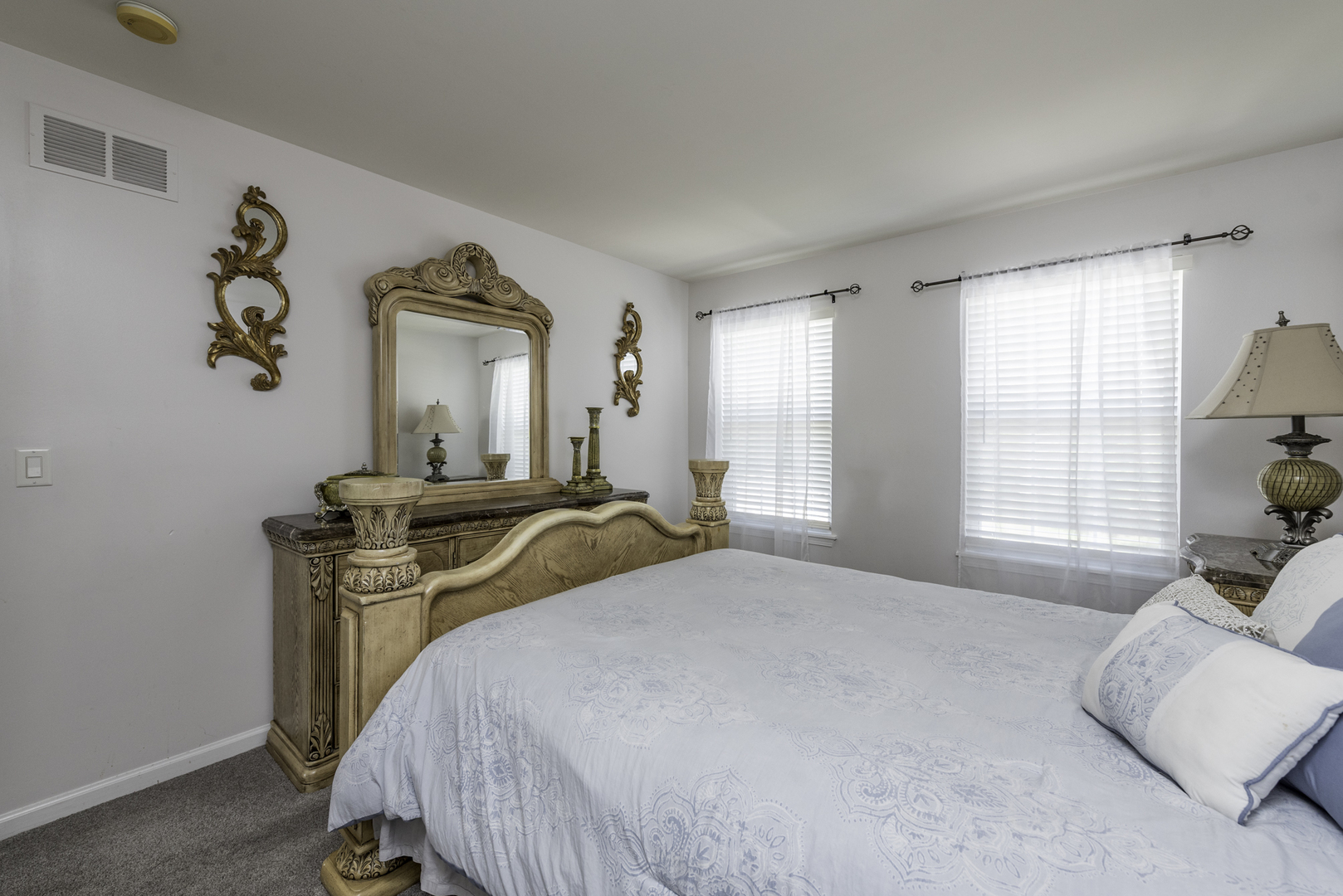 1650 Natures Way, Lindenhurst, IL 60046