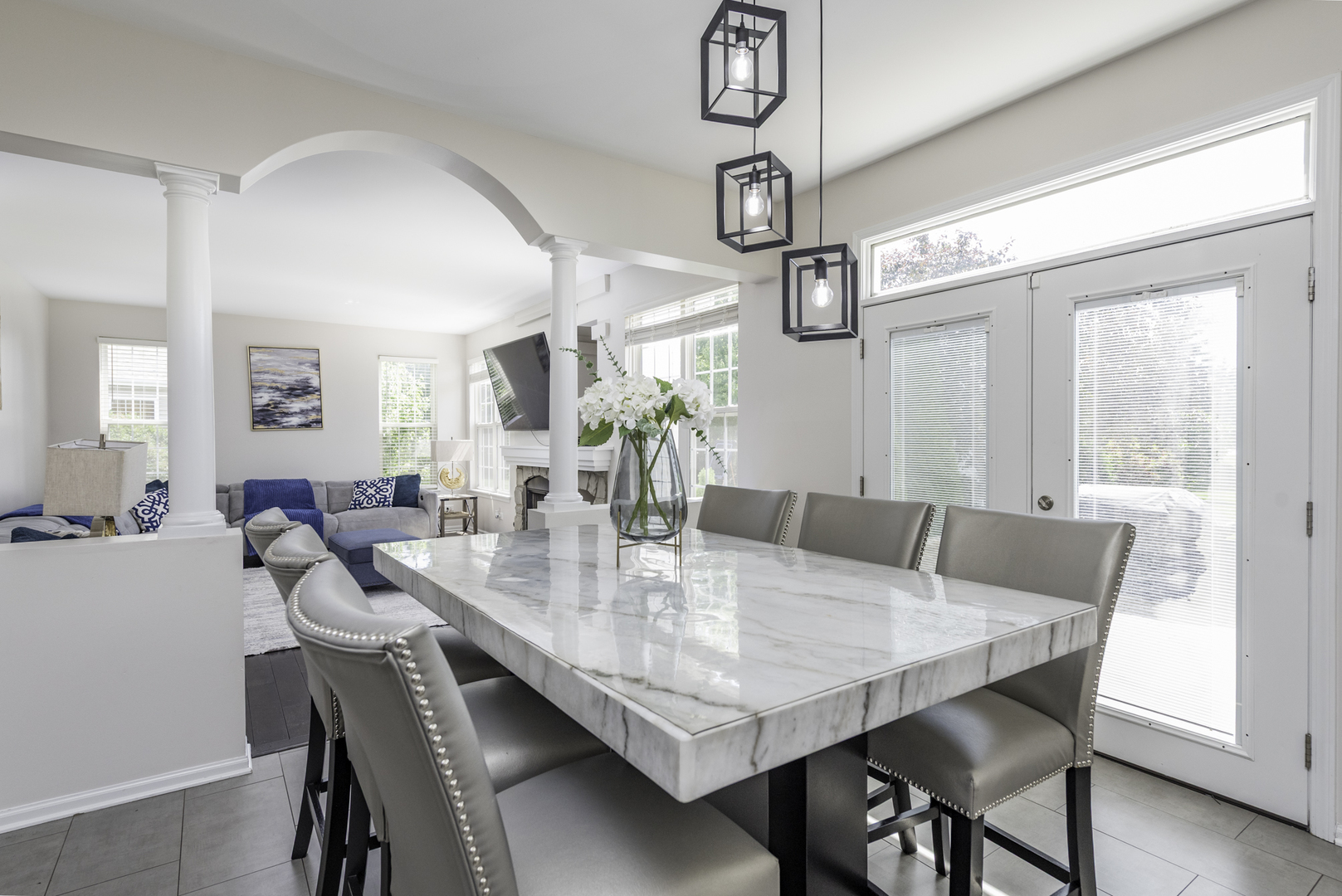 1650 Natures Way, Lindenhurst, IL 60046