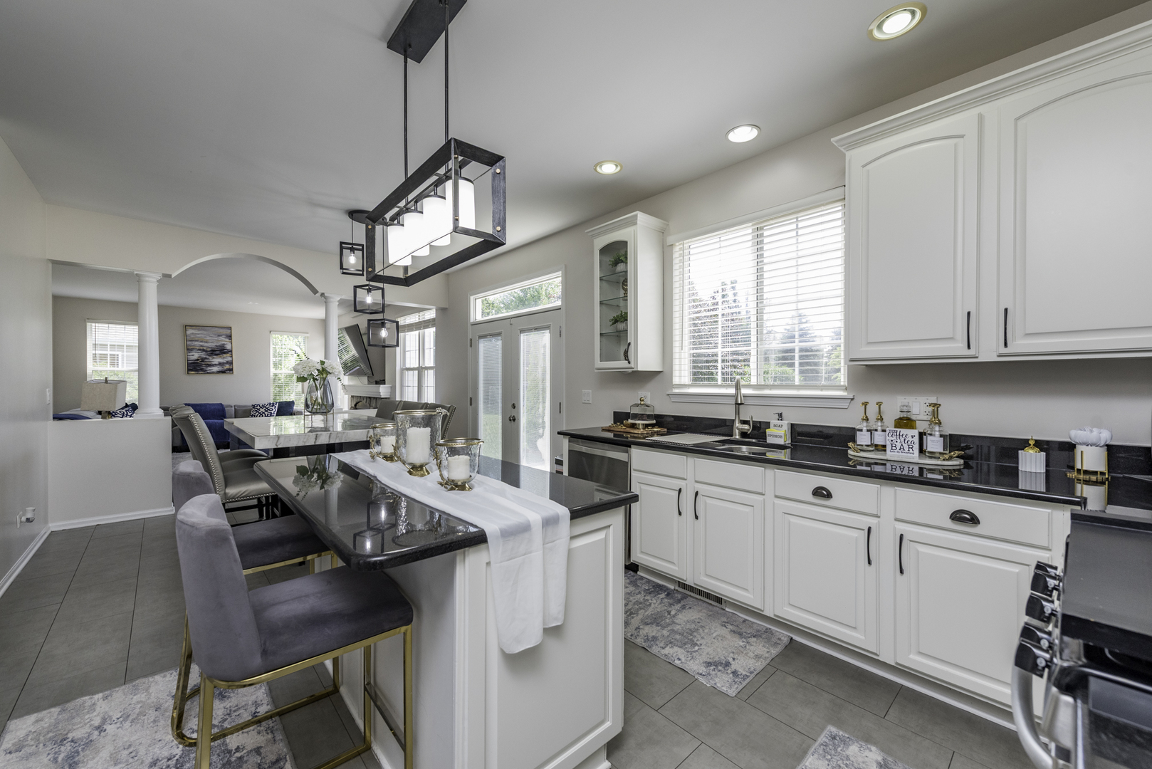 1650 Natures Way, Lindenhurst, IL 60046