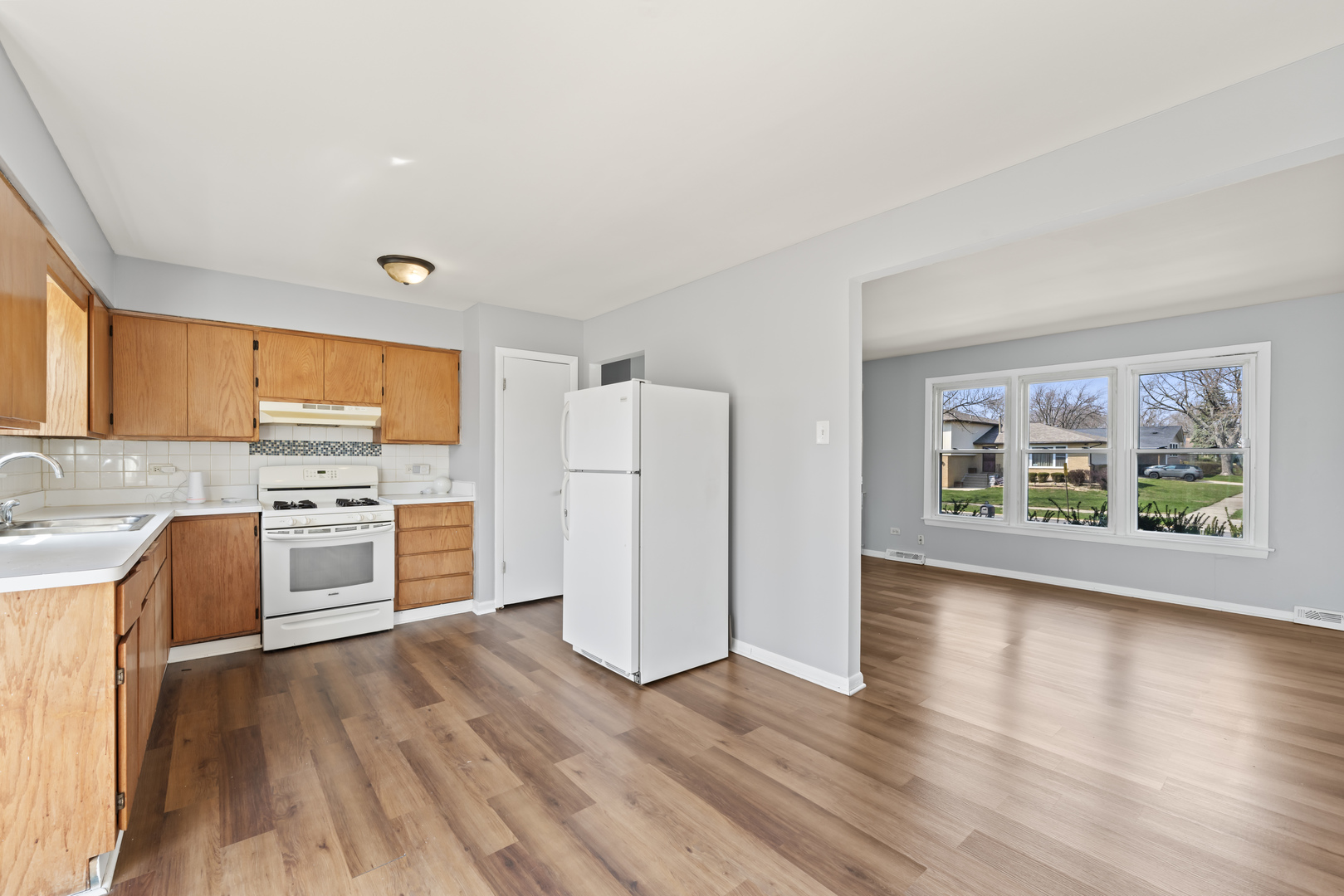 4827 IMPERIAL Drive, Richton Park, IL 60471