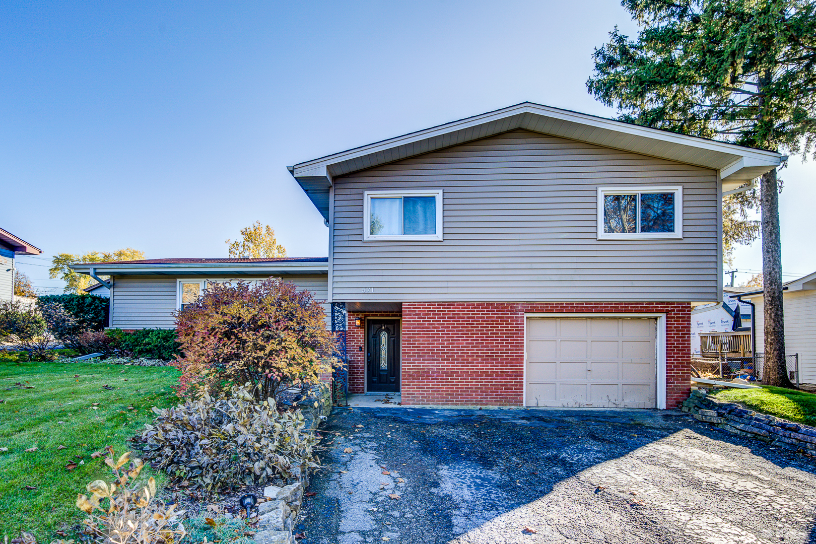 571 Hitchcock Avenue, Lisle, IL 60532