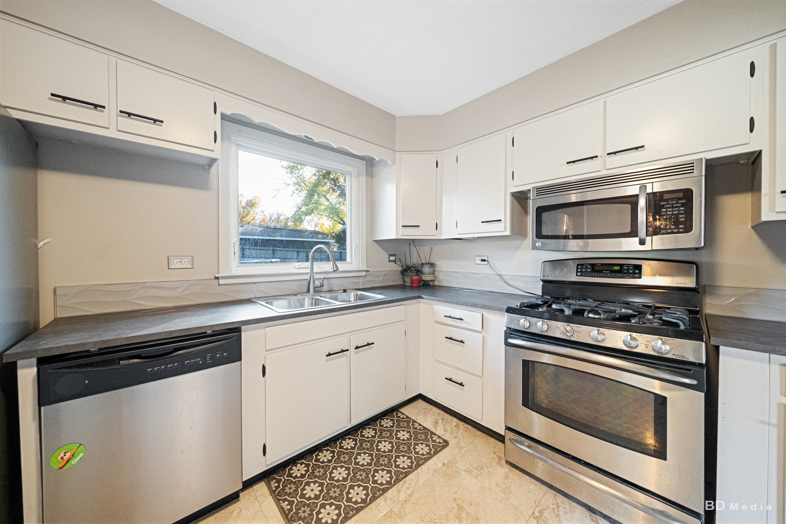 571 Hitchcock Avenue, Lisle, IL 60532