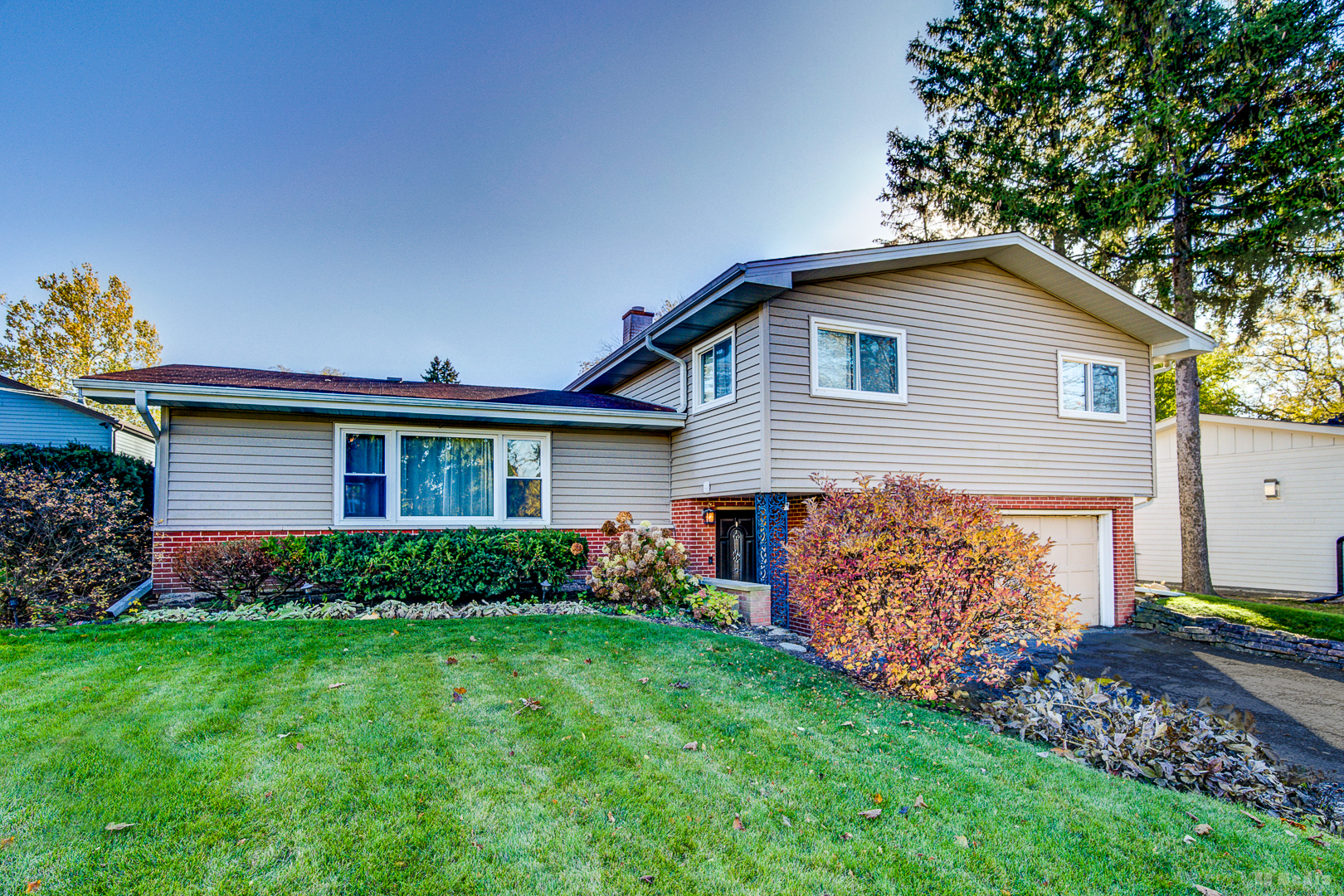 571 Hitchcock Avenue, Lisle, IL 60532