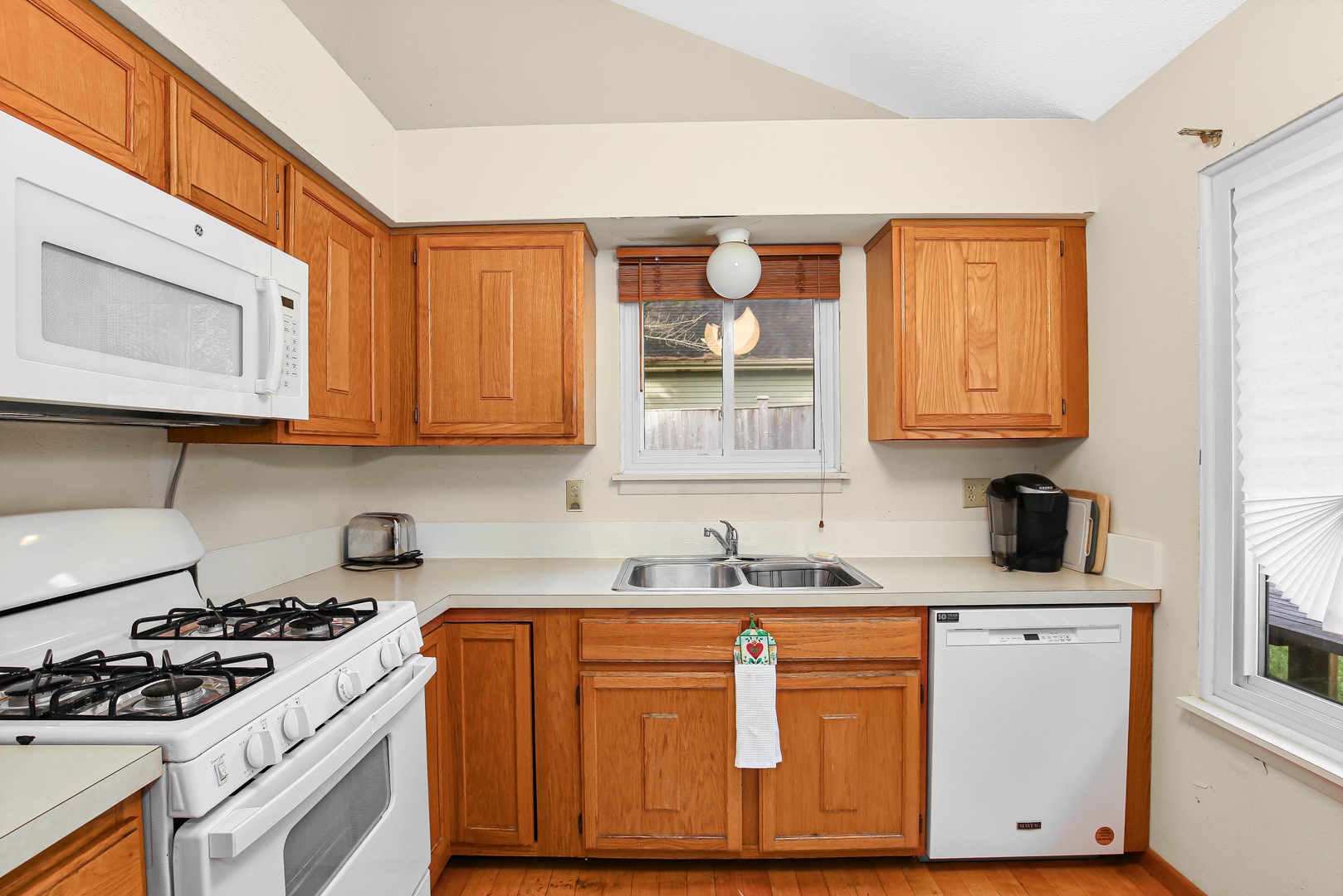 140 Rockhurst Road, Bolingbrook, IL 60440