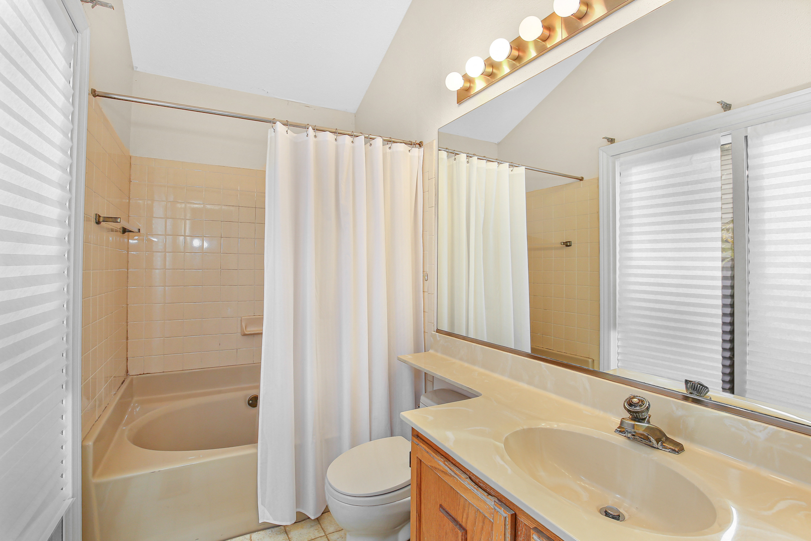 140 Rockhurst Road, Bolingbrook, IL 60440