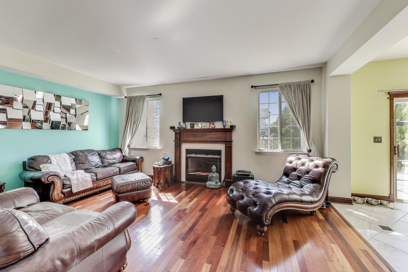 345 W Asbury Drive, Round Lake, IL 60073