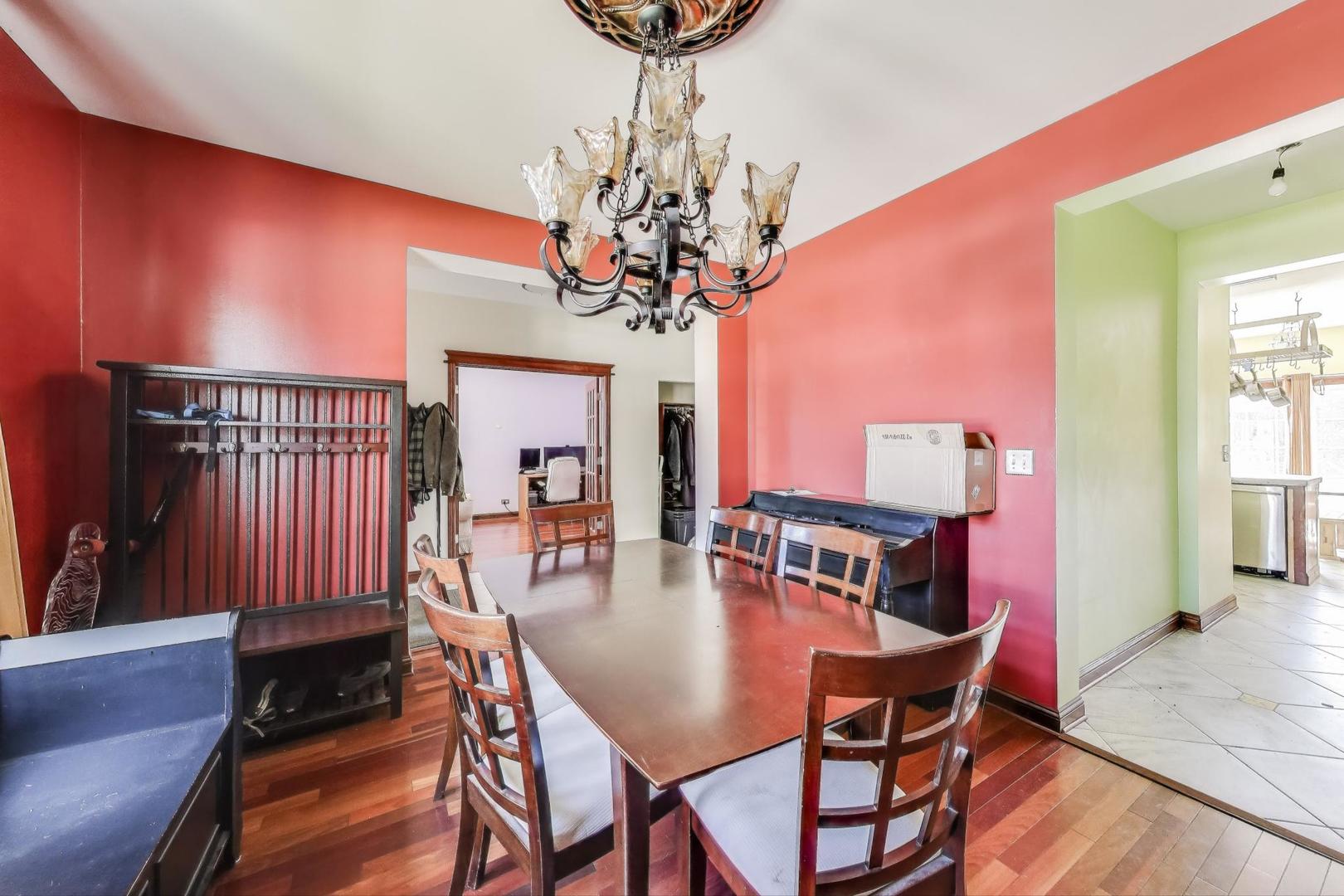 345 W Asbury Drive, Round Lake, IL 60073