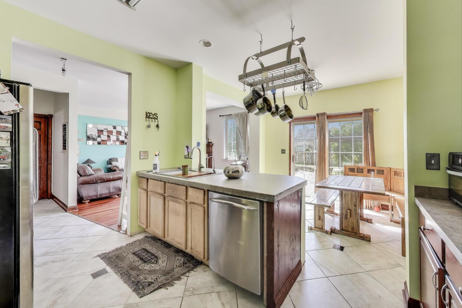 345 W Asbury Drive, Round Lake, IL 60073