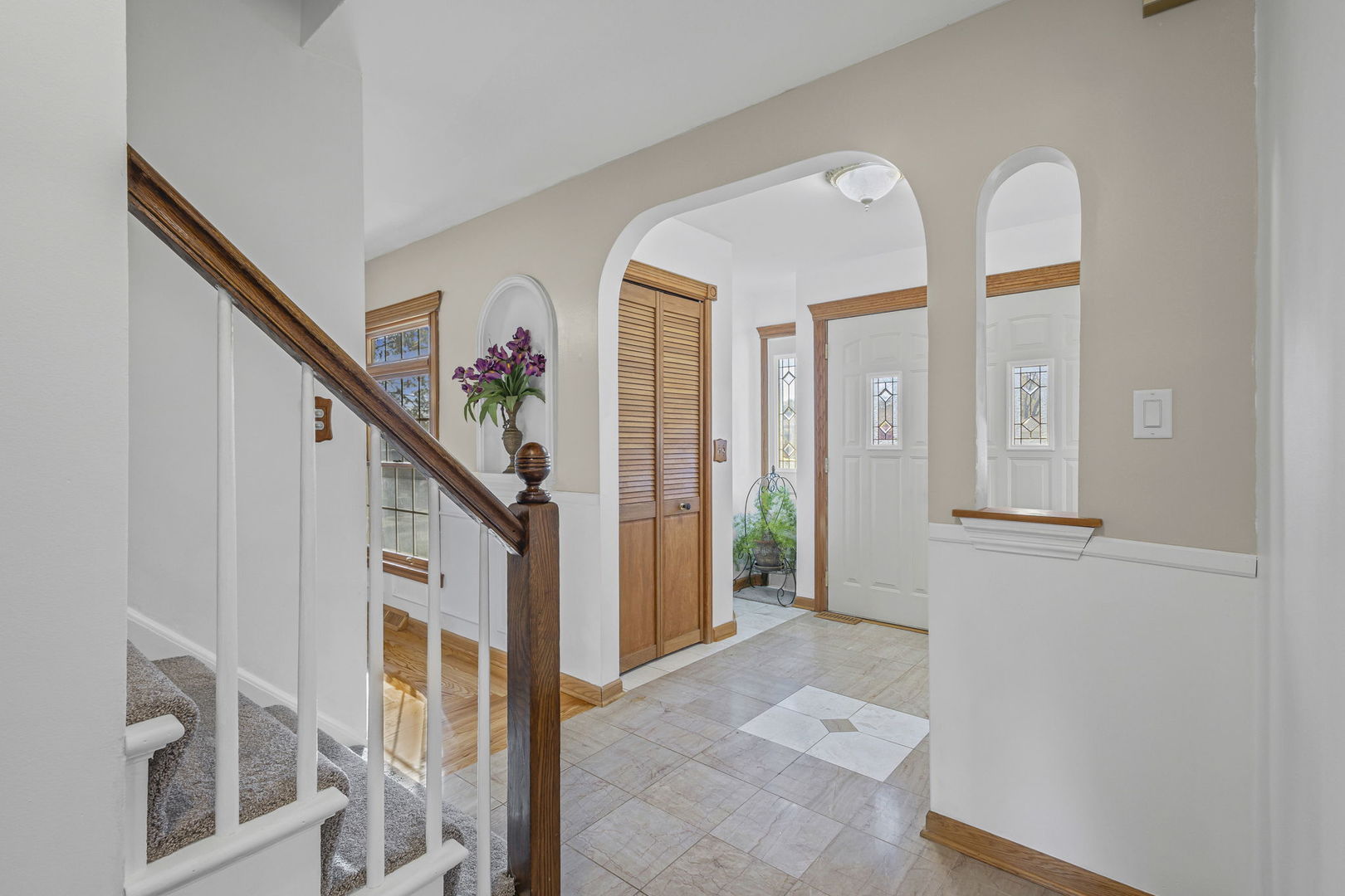 1323 S Roselle Road, Schaumburg, IL 60193