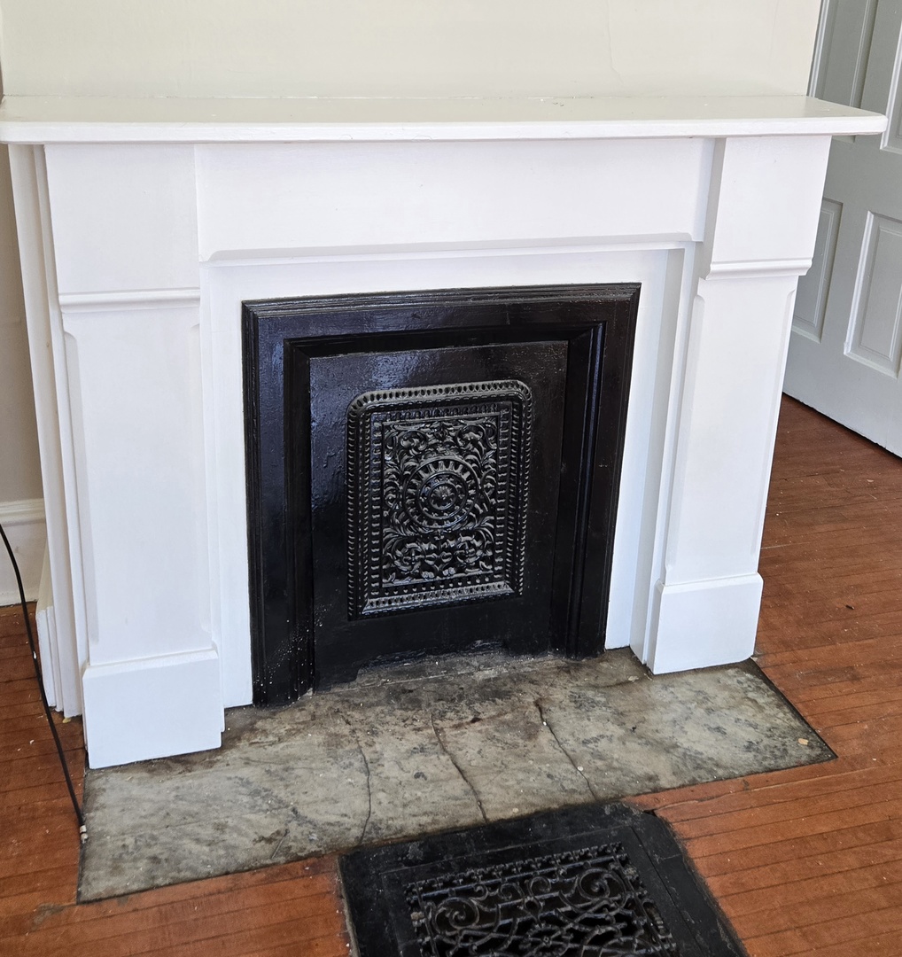 453 E Chicago Street, Elgin, IL 60120