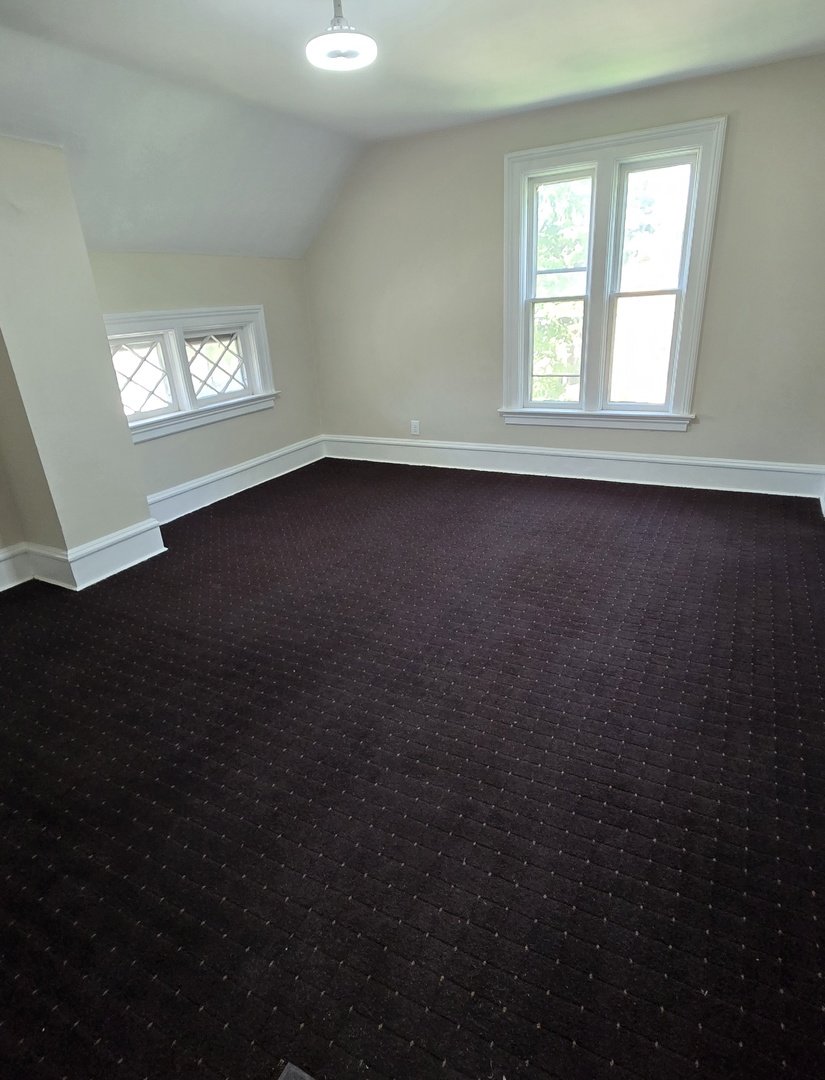 453 E Chicago Street, Elgin, IL 60120