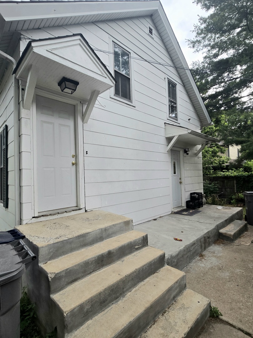 453 E Chicago Street, Elgin, IL 60120