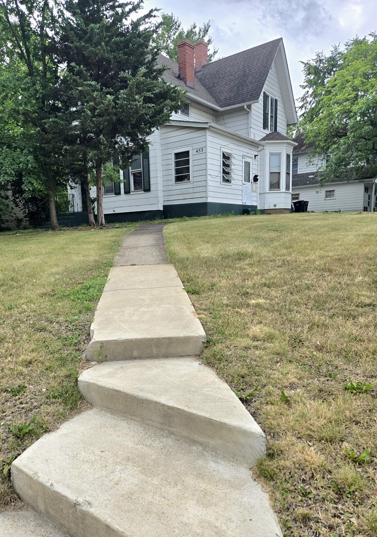 453 E Chicago Street, Elgin, IL 60120