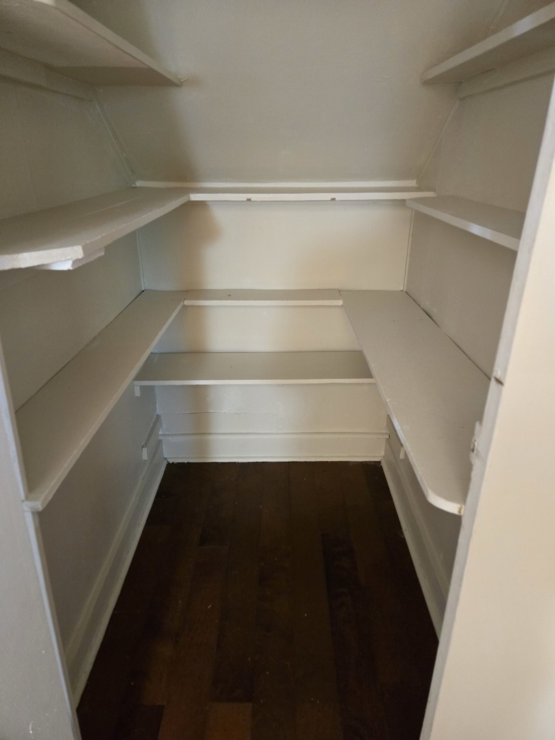 453 E Chicago Street, Elgin, IL 60120