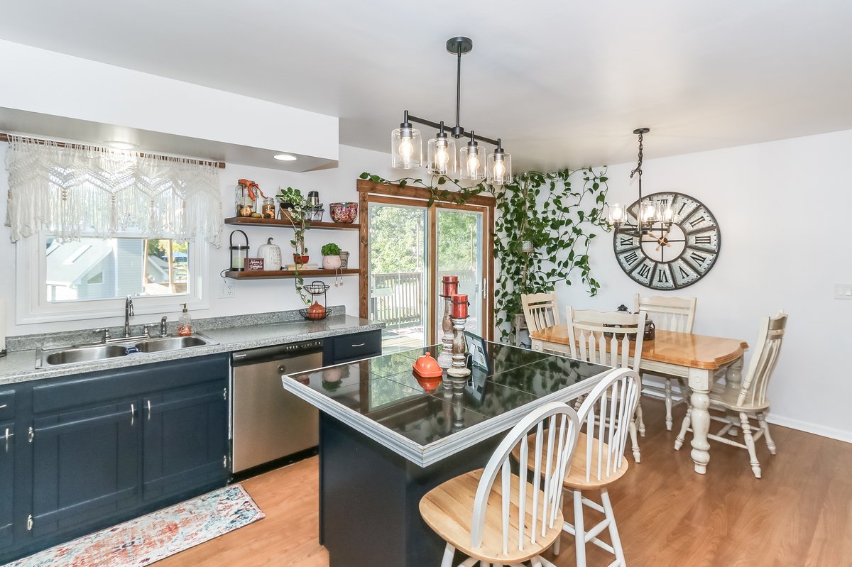 520 N Lyle Avenue, Elgin, IL 60123