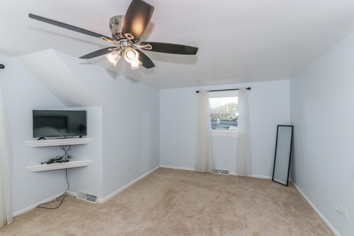 520 N Lyle Avenue, Elgin, IL 60123