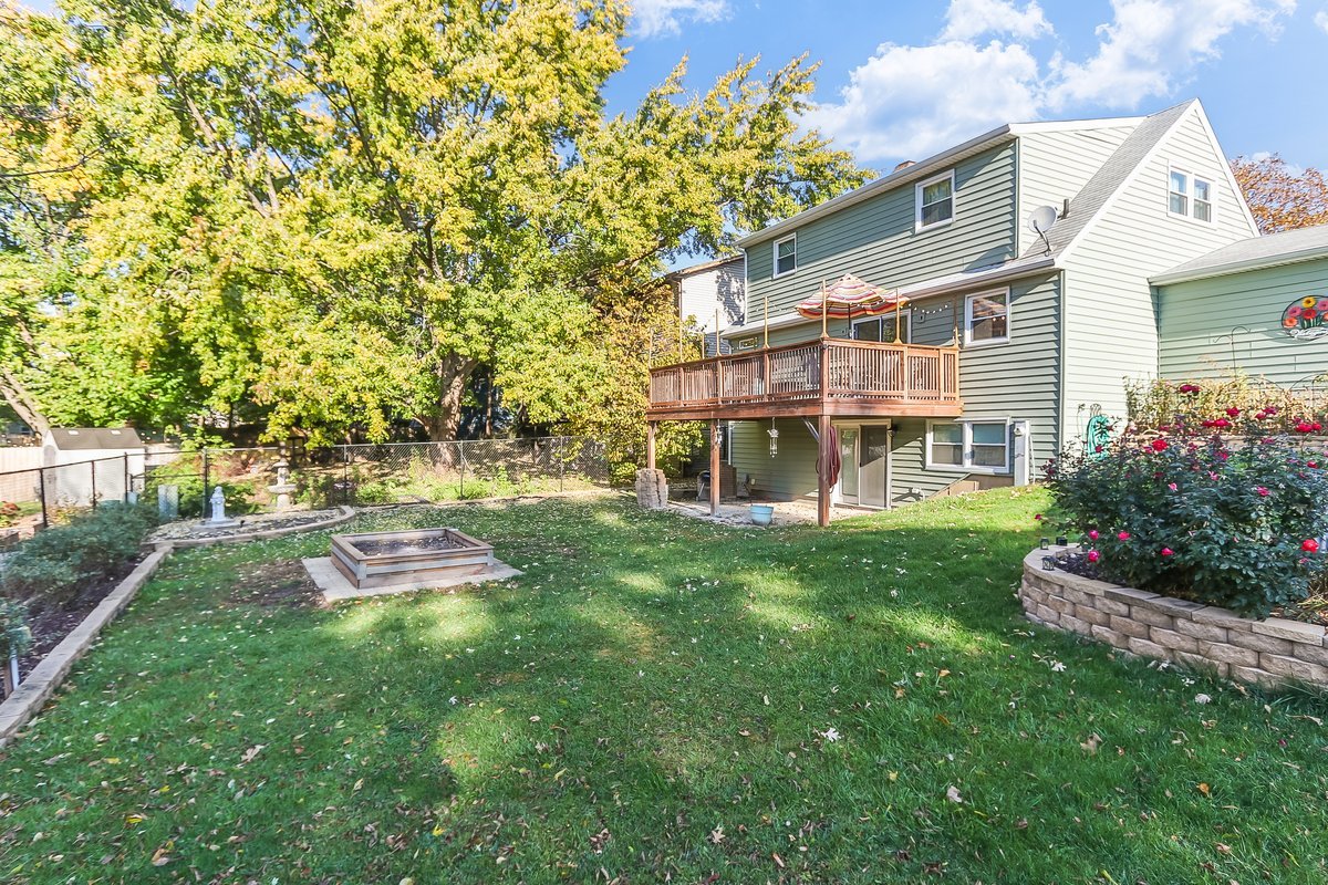 520 N Lyle Avenue, Elgin, IL 60123