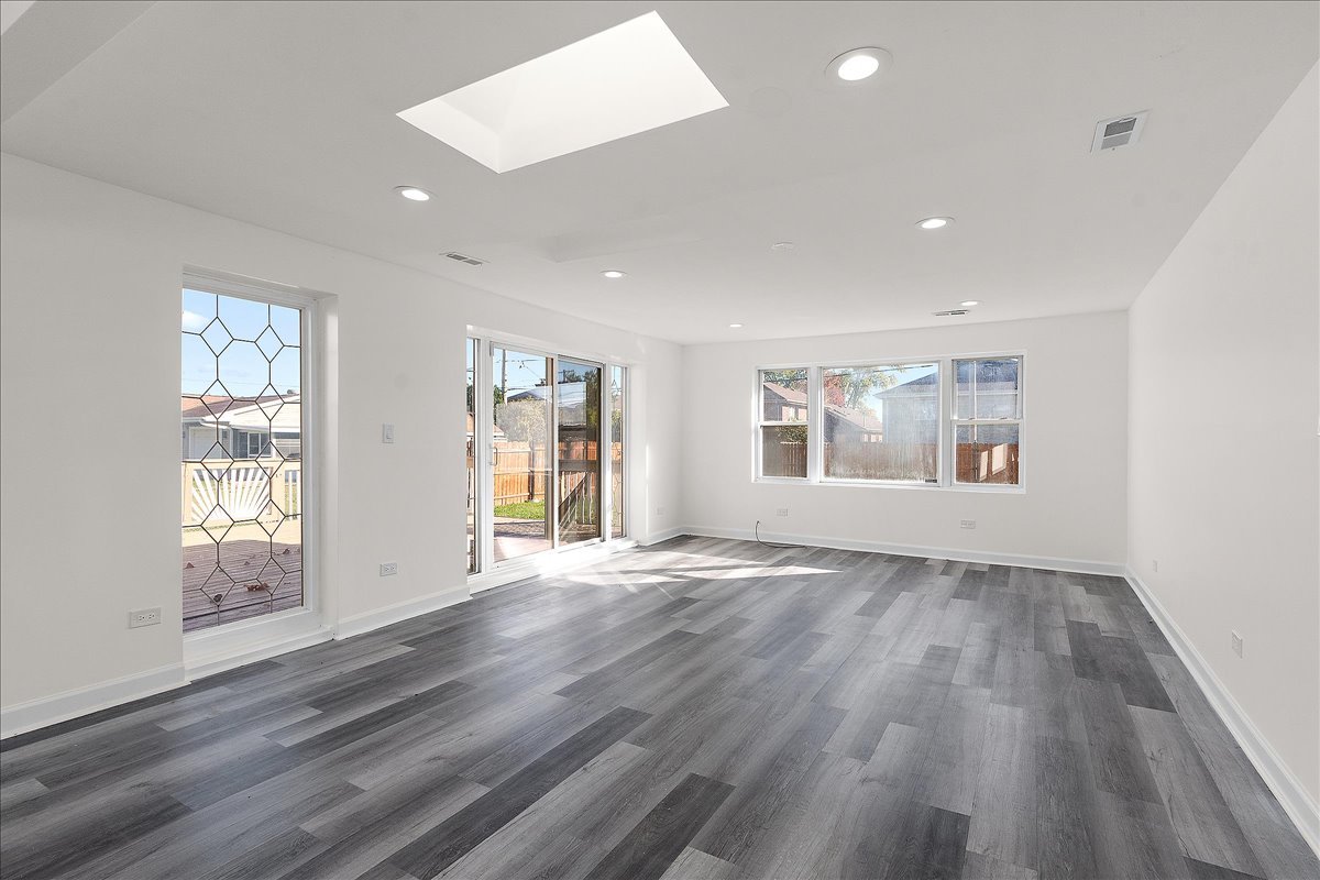 8323 Melvina Avenue, Burbank, IL 60459