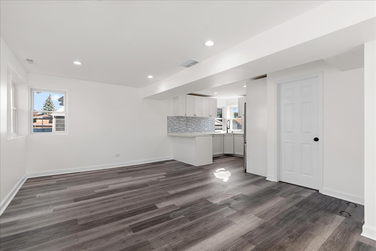 8323 Melvina Avenue, Burbank, IL 60459